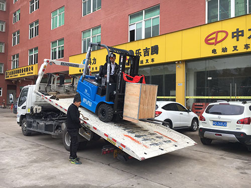 廈門電動叉車公司，銷售比亞迪電動叉車2.5噸一臺