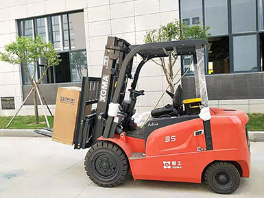 漳州分公司銷售團(tuán)隊(duì)成功銷售廈工3.5噸電動(dòng)叉車壹臺
